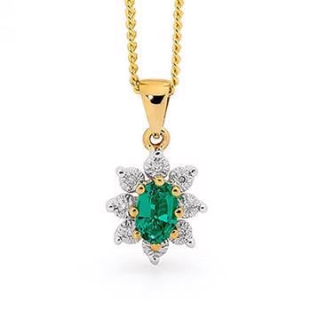 Classic emerald pendant with 8 diamonds