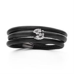 S�lv charm p� kraftigt l�der armb�nd fra K & Z Story serie
