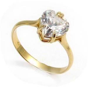 14 karat guldring med hjerte formet zirkonia