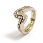 14 kt tofarvet ring m/ 18 brillanter