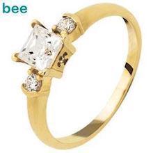 9 karat guldring med 3 princess hvide zirkonia 