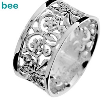 Bred blomster og filigran s�lv ring