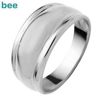 Elegant 9 kt hvidguldsring i simpelt rundt design