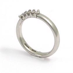 14 kt Toftegaard Alliance ring med 5 stk 0,03 ct Wesselton VVS