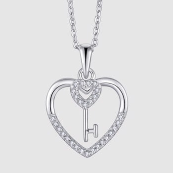 Smukt sølv hjerte vedhæng med nøgle og glitrende sten fra Støvring Design