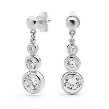 Elegante sølv ørestikker med tre størrelser runde zirkonia fra Bee Jewelry