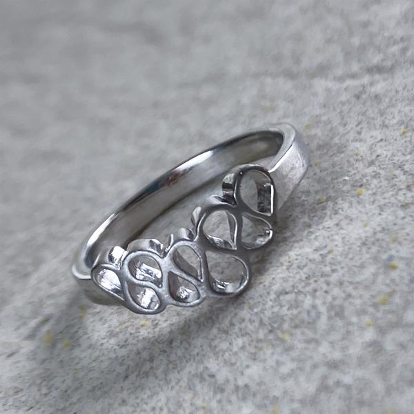 Enkel sølv ring med mønster fra NURAN (STR. 55)