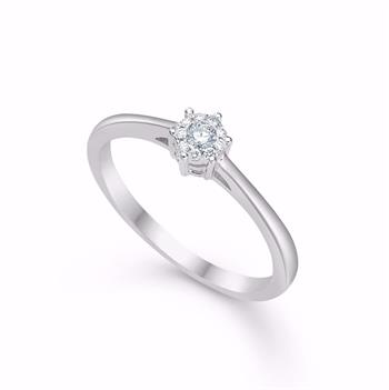 14 kt hvidguldsring med central diamant i prong-fatning, små sten, glat bånd.
