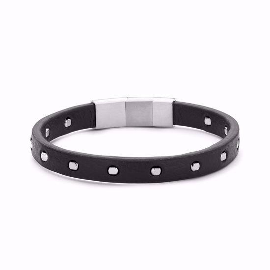 Sort læderarmbånd med jævnt fordelte metal studs og rektangulær metalspænde.