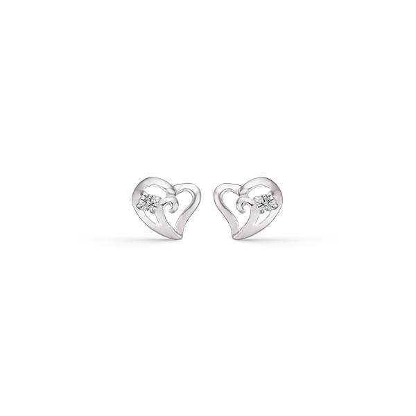 Elegante sølv ørestikker med et skævt hjerte med snirkler fra Støvring Design