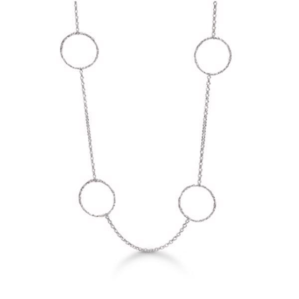 Støvring Design\'s elegante sølv collier med 12 runde åbne cirkler med banket overflade