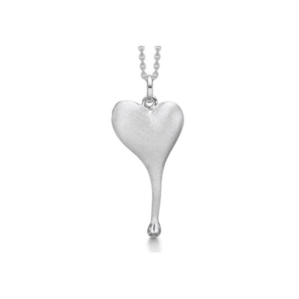 Støvring Design\'s halskæde med aflangt hjertevedhæng i sølv