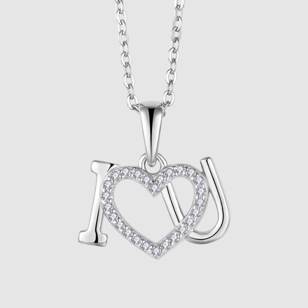 Smukt sølv hjerte vedhæng med I og U på hver side og glitrende sten, fra Støvring Design