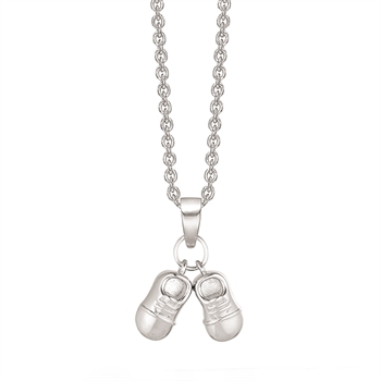Sødt vedhæng i sølv med "Lykkens Galocher", leveres med 42-45 cm sølv kæde fra Støvring Design