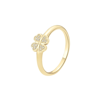 Guld ring med firkløverdesign og små zirkonia sten på et glat, skinnende bånd.