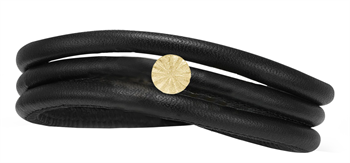 Mor's 4 mm læderarmbånd fra Christina med forgyldt charm