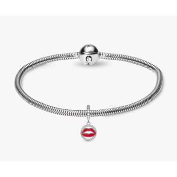 Christina Jewelry Anders Blichfeldt, Bonsoir Madame Kampagne sølv armbånd 4 mm med sølv charm med rød emalje og smukke sten. 