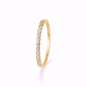 Ring i 8 karat guld med glitrende hvide zirkonia fra Guld & Sølv Design