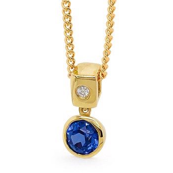 Vedhæng i 9 kt guld med dyb blå safir og hvid diamant fra Bee Jewelry