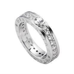 Image of Diamonfire fingerring i sterling sølv med zirkonia og skrift på siden