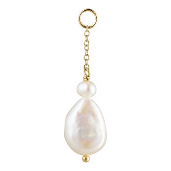 Smukt charm/vedhæng kæde med barok ferskvandsperle, samt lille perle over. Kan bæres både på en ørering eller på kæde. Sælges stykvis. Størrelsen på perlen kan varierer. fra Carré