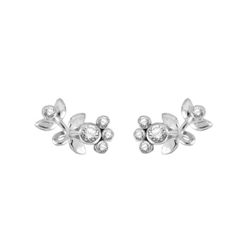 Øreringe med blomsterdesign, central sten omgivet af mindre sten, metallisk finish, bladformede sider.