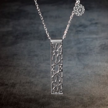 Bosphorus SUMIE Håndlavet kæde med aflagt vedhæng i sølv med geometrisk mønster