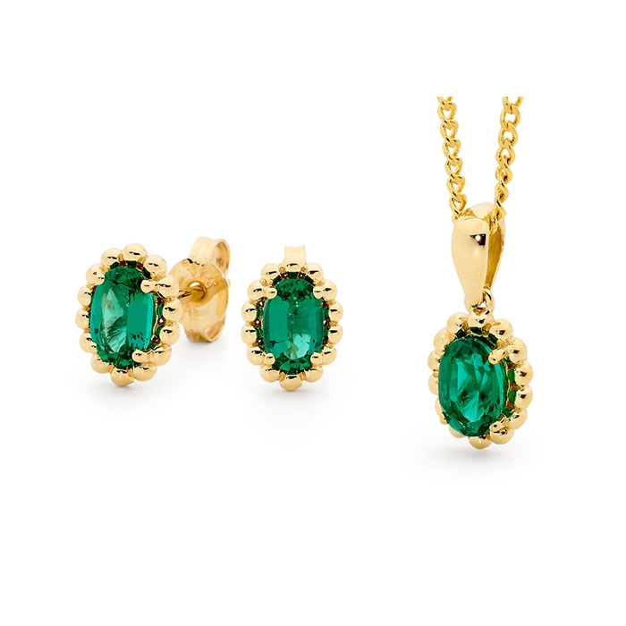 55674/G+65675/G, Elegant smykkesæt med ørestikker og vedhæng i 9 kt guld smykke grønne smaragder. fra Bee Jewelry