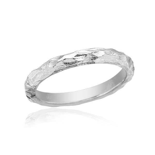 Feminin ring i sølv, fra Blicher Fuglsang