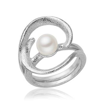 Ring med hvid ferskvandsperle, fra Blicher Fuglsang
