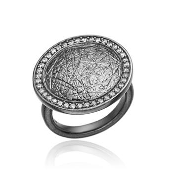 Ring i sort sølv, fra Blicher Fuglsang
