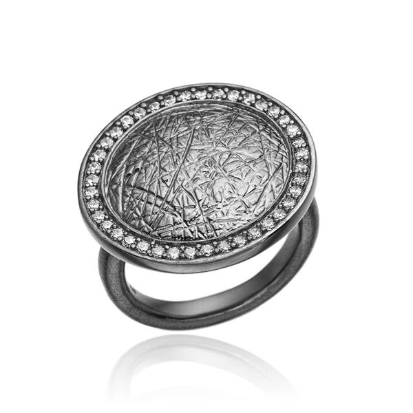 Ring i sort sølv, fra Blicher Fuglsang