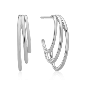 Sølv ørestikker med tre sammenflettede buer, skinnende og glat overflade, moderne design.