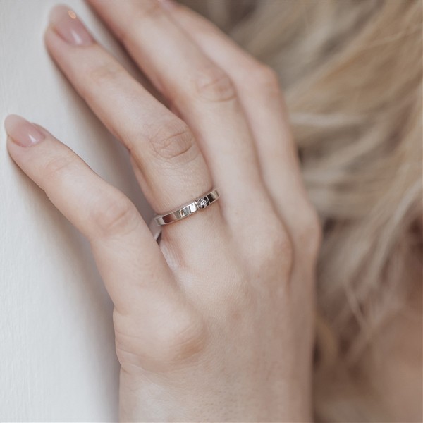 14kt hv.d.ring brill.1x0,03ct wpi, fra aagaard