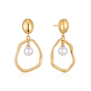 Sølvforgyldte øreringe med organisk form og hvid perle-detalje, glat oval topdel fra Støvring Design.