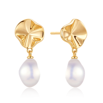 Øreringe med gyldne, bølgede toppe og dråbeformede, perlelignende vedhæng.