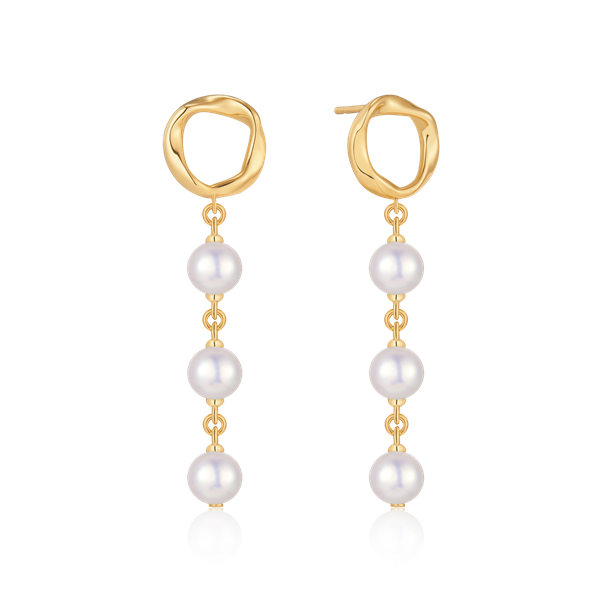 Sølvforgyldt øreringe med guld-tonet loops og fire hvide kugler, poleret finish.