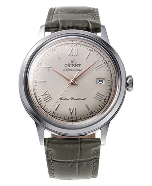Orient Bambino ur med lys urskive, romertal, datovisning kl. 3 og krokodillemønstret læderrem.