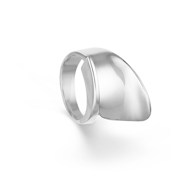 Randers Sølv\'s Håndlavet fingerring i massiv sølv, blank overflade og skæve ender - 17 mm