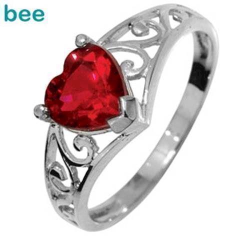 Image of Rubin hjerte ring i 9 kt hvidguld