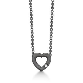 Sølv halskæde sort rhodineret mat hjerte med diamant i siden.Diamant ialt 0,010 ct. w/vsKæden er længde 42-45 cm. fra Støvring Design
