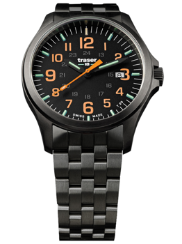 Traser H3 ur med sort urskive, store orange tal, datoindikator og metal armbånd.