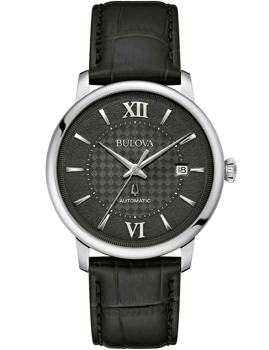 Bulova herreur med sort rem, romertal ved 12 og 6, datovisning ved 3. Tekst: "BULOVA", "AUTOMATIC".