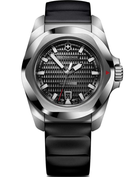 Victorinox ur med tekstureret skive, mærke, "Automatic", dato kl. 6 og sort rem.