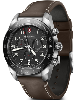 Herreur med brun læderrem, sort skive, Victorinox-logo, tachymeter og tre subskiver.